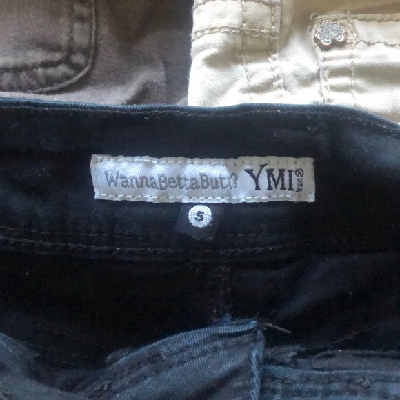 Mixed Shorts - Picture 2 of 3